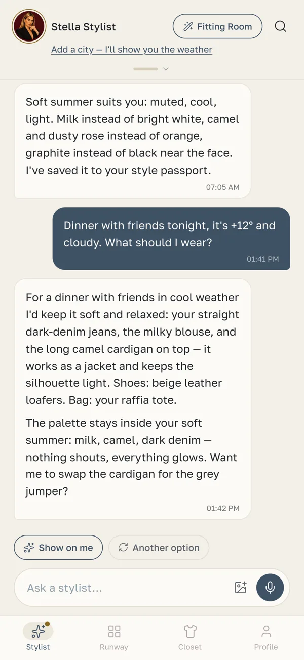 Fason chat: the stylist answers what to wear to dinner using the user’s own jeans, blouse and cardigan